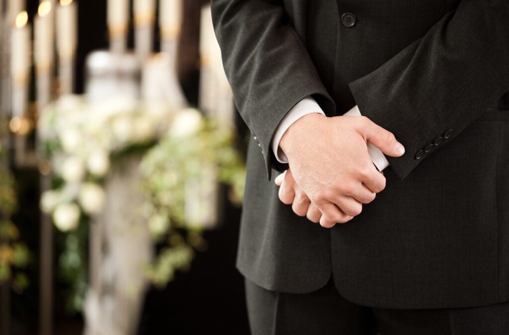Dietro le quinte di un funerale ad Alba: organizzazione, tempi e persone coinvolte